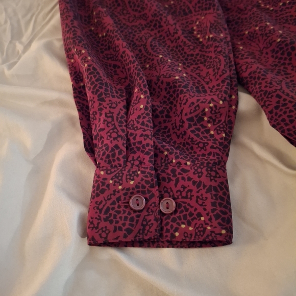 Liz Baker Women's Red and Black Patterned Long Sleeve Shirt - Picture 7 of 7